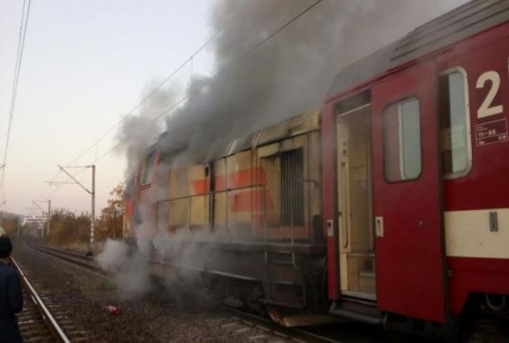 Kigyúlt a Kolozsvár-Bécs nemzetközi gyorsvonat mozdonya