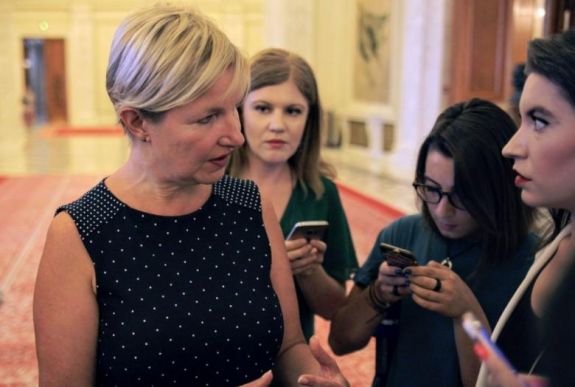 Hegedüs Csilla: hisztizik az USR a kétfordulós polgármester-választás szenátusi leszavazása miatt