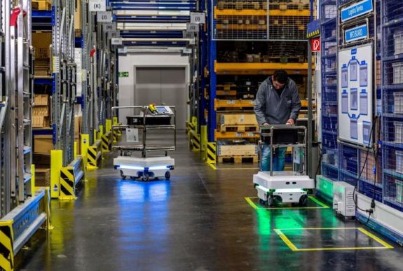 Felmérés: az emberek többsége jobban bízik a robotokban, mint a főnökében