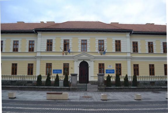 A nép ügyvédje: speciális tanterv szerint oktassák a román nyelvet a magyar diákoknak!