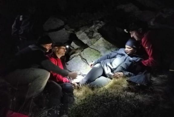 Balesetet szenvedett magyar turistát hoztak le a Retyezát-hegységből