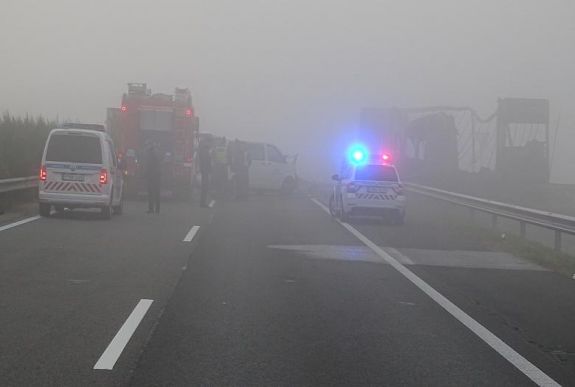 FRISSÍTVE - Kétgyerekes romániai család vesztette életét az M5-ös autópályán történt balesetben