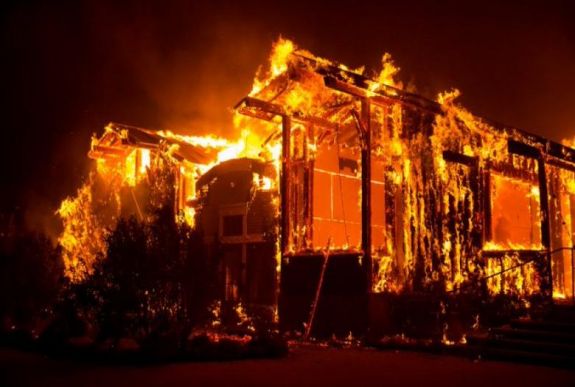 Rendkívüli állapotot hirdetett a kaliforniai kormányzó a tűzvészek miatt