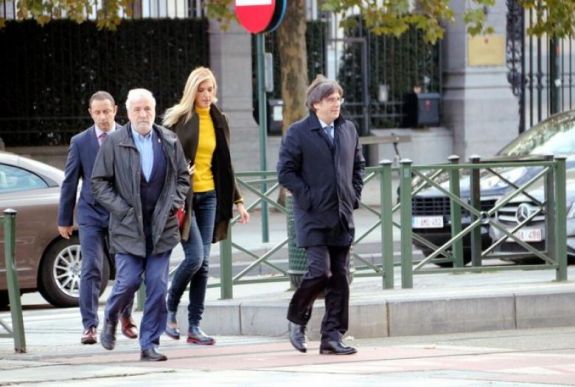 Elhalasztják Carles Puigdemont brüsszeli meghallgatását