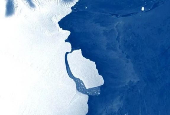 Mozgásnak indult az Antarktiszról leszakadt, 315 milliárd tonnás jégtömb