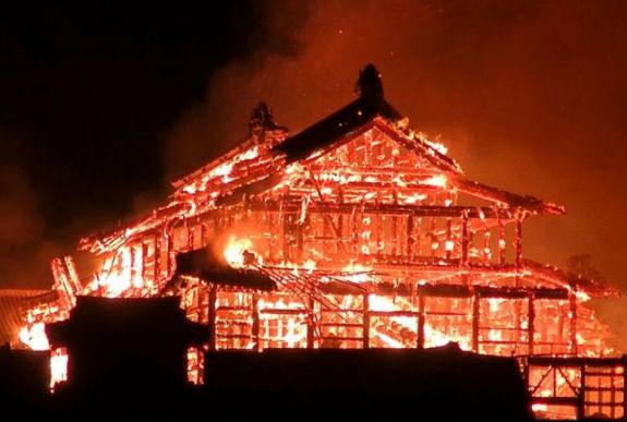 Leégett a világörökségként jegyzett Suri-kastély