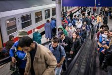 Állampolgársággal és szavazati joggal várnák a bevándorló gyermekeket