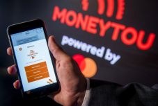 Nem kell sokat várni, és pénzt küldhetünk egymásnak a Viberen