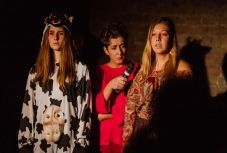 @tizenhét: önkeresésről szóló ifjúsági előadás látható Marosvásárhelyen