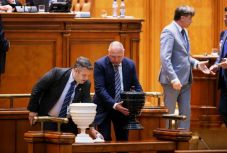 Marad vagy bukik? Csütörtökön a parlamentben eldől a Dăncilă-kormány sorsa