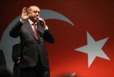 Erdogan több millió szíriai menekült Európába küldésével fenyegetőzik