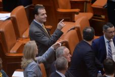 Illyés Gergely politológus: megvan rá az esély, hogy a parlament megszavazza Ludovic Orban kisebbségi kormányát