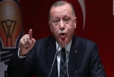 Török offenzíva: Erdogan csak Trumppal hajlandó tárgyalni