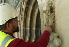 Kőrestaurátorral néztük meg az újuló kolozsvári Szent Mihály-templomot (VIDEÓ)