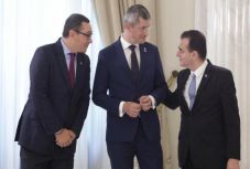 Kétfordulós polgármester-választást és a miniamnesztia eltörlését kéri az USR a PNL-kormány támogatásáért