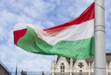 Október 23-i ünnepségek Budapesten: felvonták a nemzeti lobogót az Országház előtt