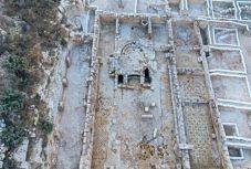 Ezerötszáz éve épült hatalmas templom romjaira bukkantak régészek Izraelben