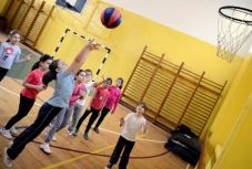 Johannis visszaküldte a parlamentbe a kisiskolások sportóráit szabályozó tervezetet