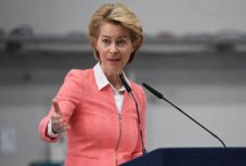 Von der Leyen hétfőn találkozik a magyar és a francia biztosjelölttel
