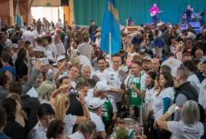 Székely zászlót bontottak a felcsíkiak a 23. Békéscsabai Kolbászfesztiválon