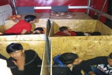 Faládákba bújtatott határsértőket tartóztattak fel Nagylaknál