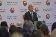 Tőkés Lászlót újabb két évre az EMNT elnökévé választották