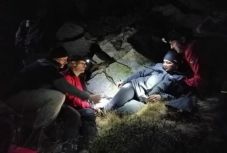 Balesetet szenvedett magyar turistát hoztak le a Retyezát-hegységből 