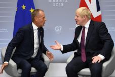 Az uniós tagállamok jóváhagyták a Brexit további halasztását 2020. január 31-ig