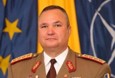 Tartalékállományba helyezte Klaus Johannis államfő Nicolae Ciucă tábornokot