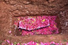 Holtan találták meg a kútba esett kétéves fiút Indiában