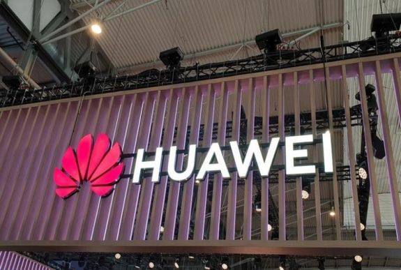 Szijjártó: a Huawei közreműködésével épül ki Magyarországon az 5G hálózat