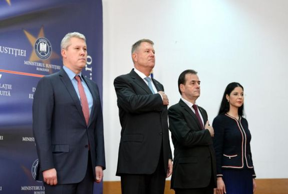 Nyomást gyakorolt Klaus Johannis az igazságügyi és belügyi tárca átvételénél való megjelenésével?