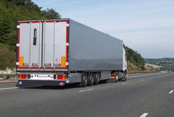 Lába kelt egy kamionnyi szexuális játékszernek