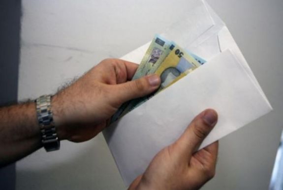 Vádat emelt a DNA két kolozsvári orvos ellen többrendbeli vesztegetés elfogadása miatt