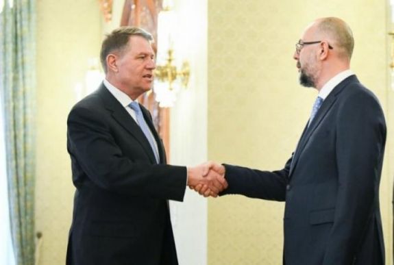 Felmérés: Kelemen Hunor is „lopott” vasárnap Klaus Johannistól szavazatokat