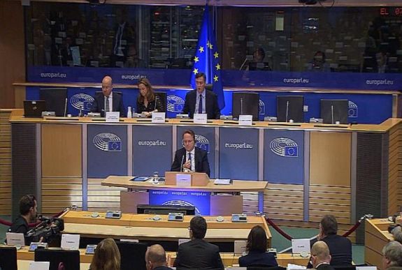 FRISSÍTVE – Várhelyi Olivér függetlenül kíván tevékenykedni uniós biztosként