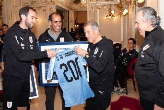 Világrekorder lett a magyarok ellen játszó Uruguay szövetségi kapitánya