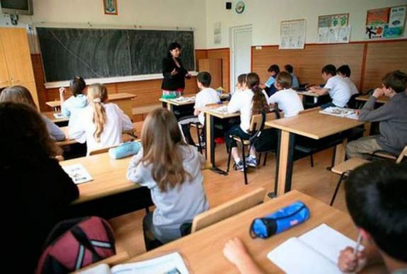 Leveszik a papírmunka terhét a pedagógusok válláról