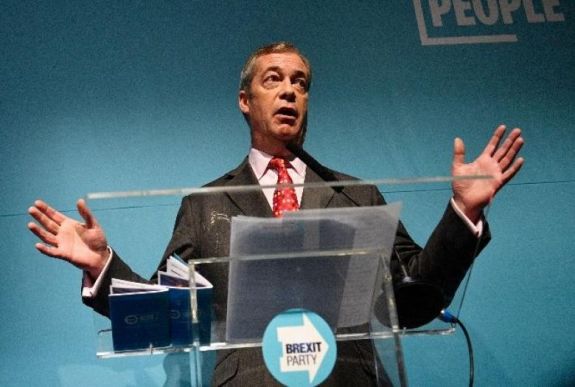 Politikai forradalmat és bevándorlási korlátot ígér a Brexit Párt