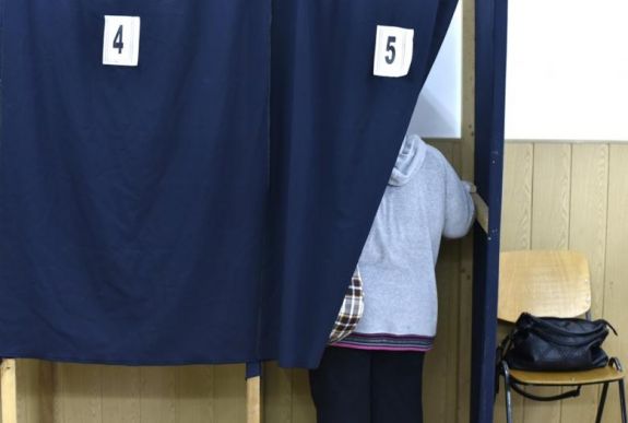 Elnökválasztás, második forduló: vasárnap eldől, ki lesz Románia államfője (percről percre)