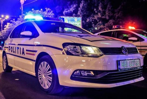 Lábon lőtte a támadót a szavazóhelyiséget őrző rendőr