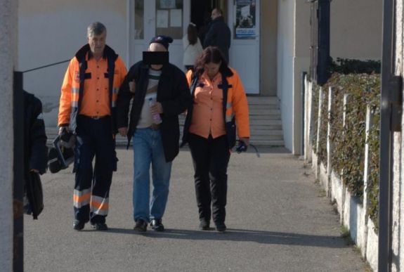 Haláleset, ittas urnabiztos, rosszullétek, áramszünetek zavarták meg a választást