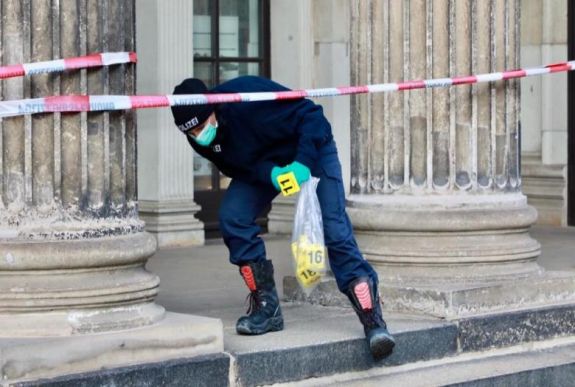 Betörtek Drezdában a szász uralkodók palotájának világhírű kincstárába