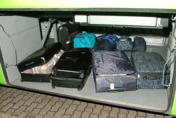 Bőröndökben buszoztatott Magyarországra nagy értékű drogot két romániai férfi