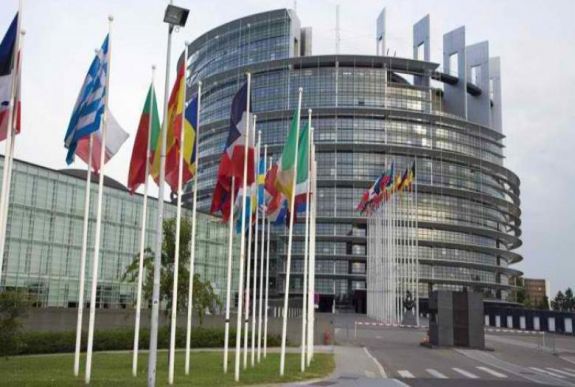 Éghajlatváltozási vészhelyzetet hirdetett az Európai Parlament