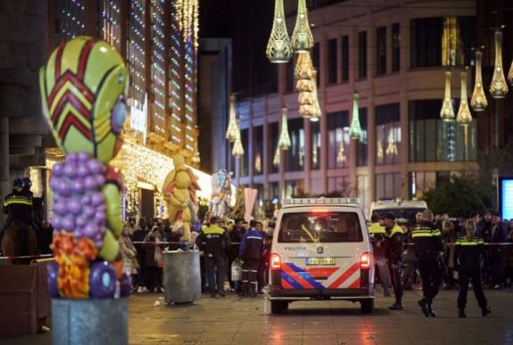 Tombol a terror: késelés volt Hágában is