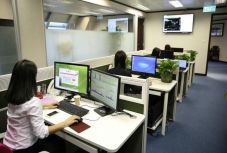 Felmérés: a dolgozók 90 százaléka nem bírja az egyterű irodát