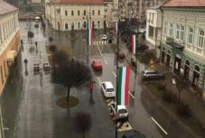Törvényes volt a március 15-én kitűzött sepsiszentgyörgyi magyar zászlók miatti bírság
