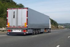 Lába kelt egy kamionnyi szexuális játékszernek