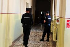 A szavazóhelyiségek biztonságát közel húszezer rendfenntartó fogja biztosítani